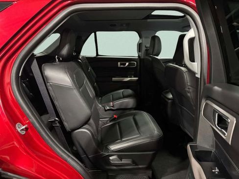 Used 2023 Ford Explorer XLT w/ Equipment Group 202A image 28