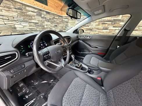 Used 2019 Hyundai Ioniq Base image 10