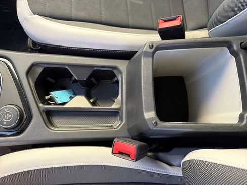 Certified 2025 Volkswagen Taos SE image 26