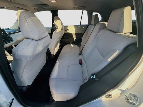 Used 2023 Toyota Corolla Cross LE w/ Moonroof Package AWD/4WD image 23