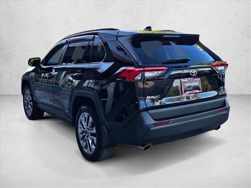Used 2022 Toyota RAV4 XLE w/ Convenience Package AWD/4WD image 8