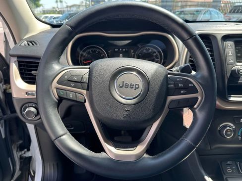 Used 2015 Jeep Cherokee Sport image 32