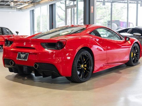 Used 2018 Ferrari 488 GTB RWD image 6