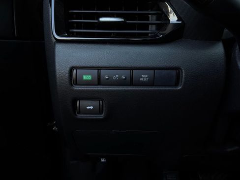 Used 2025 Nissan Sentra SV FWD image 21