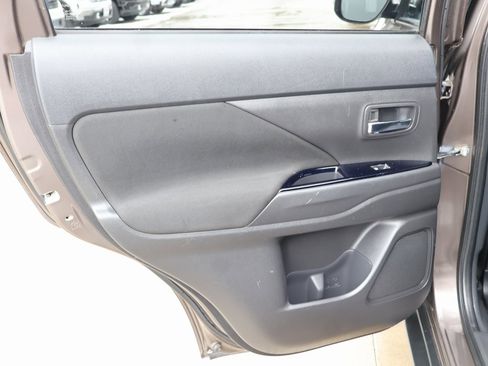 Used 2018 Mitsubishi Outlander ES image 24