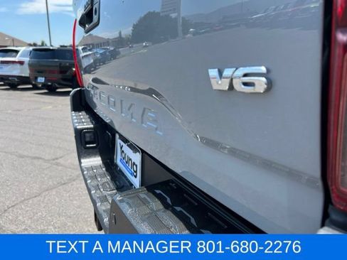 Used 2018 Toyota Tacoma TRD Sport AWD/4WD image 6