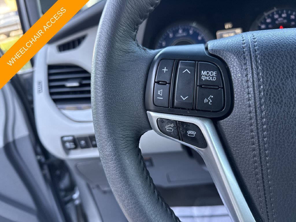 Used 2017 Toyota Sienna XLE Premium FWD image 19