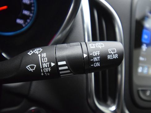 Used 2024 Chevrolet Equinox LT FWD image 33