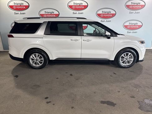 Used 2022 Kia Carnival LX image 6