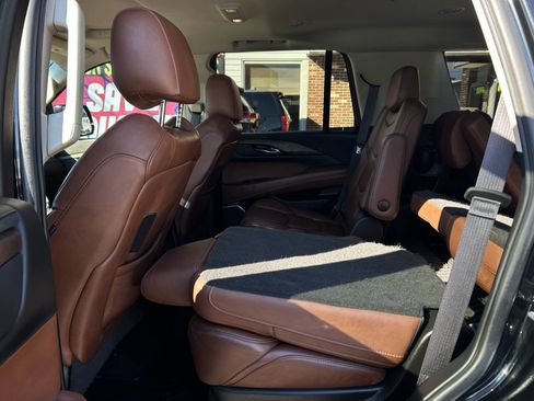 Used 2016 Cadillac Escalade Luxury image 19
