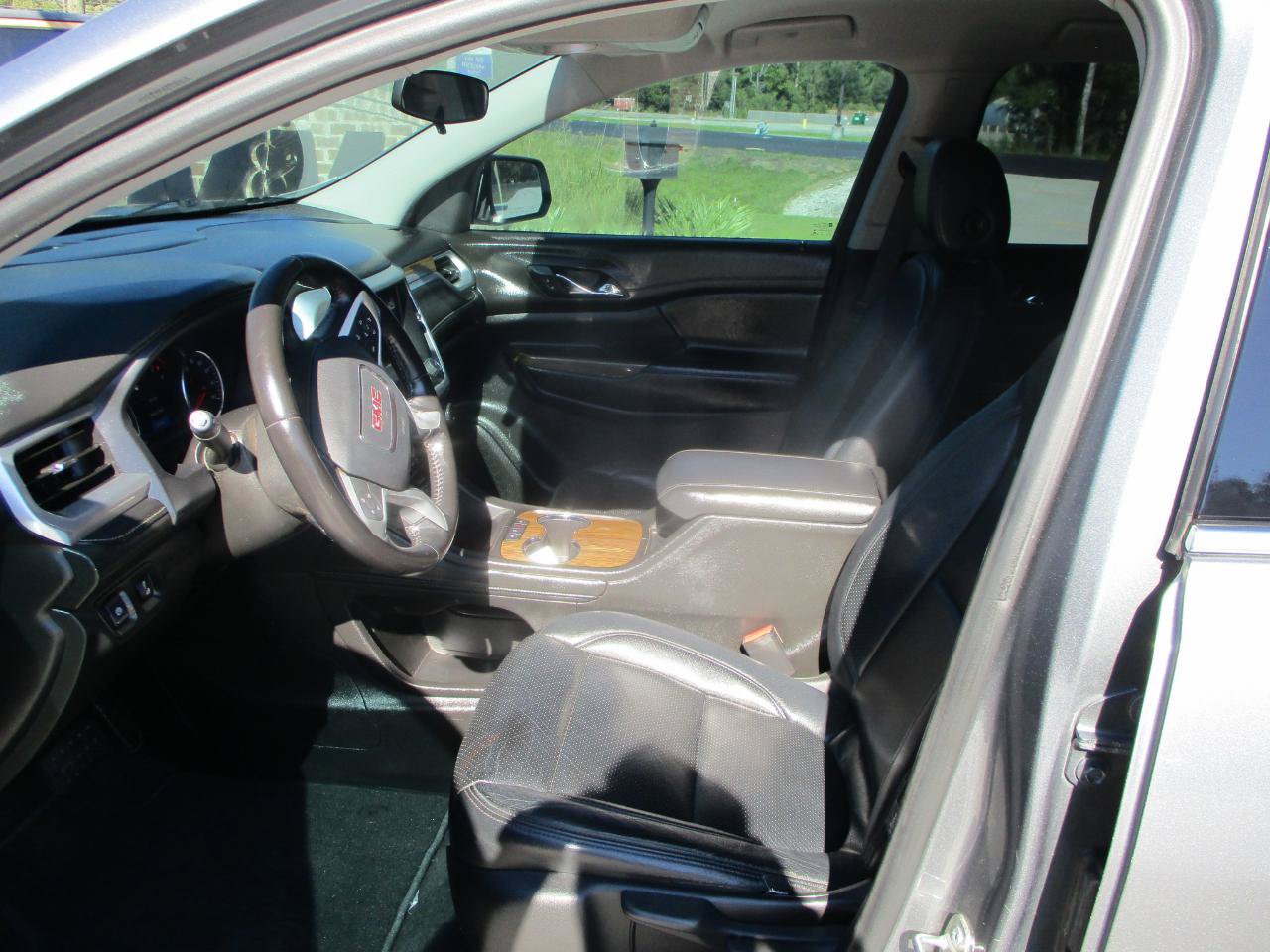 Used 2020 GMC Acadia SLE FWD image 15