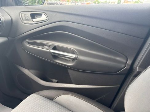 Used 2018 Ford Escape SE FWD image 22