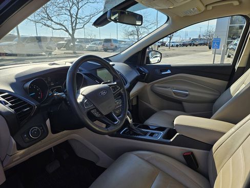 Used 2019 Ford Escape Titanium image 10