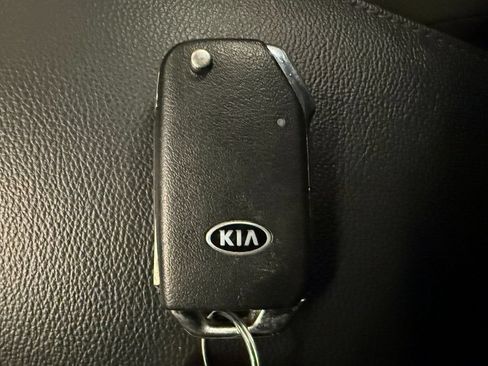Used 2020 Kia Soul LX FWD image 16