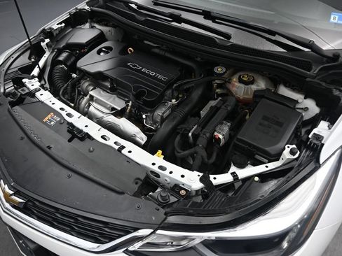 Used 2018 Chevrolet Cruze LT FWD image 44