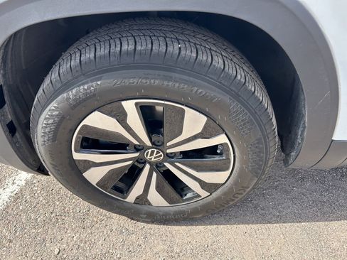 Used 2024 Volkswagen Atlas Cross Sport SE image 8