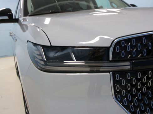 New 2026 Lincoln Navigator Reserve AWD/4WD image 40
