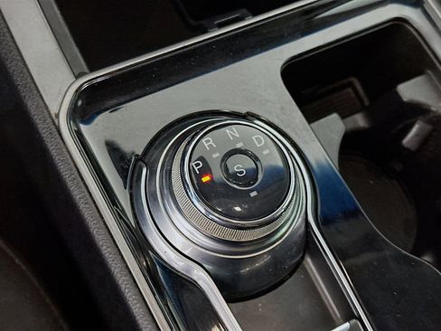 Used 2020 Ford Edge SE image 24