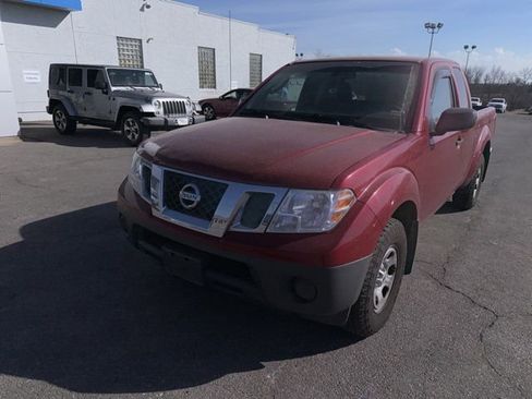 Used 2011 Nissan Frontier S w/ S Preferred Pkg image 3