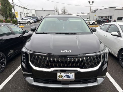 Certified 2025 Kia Carnival EX image 2