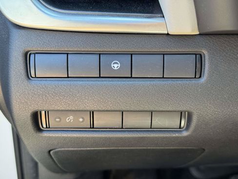 Used 2023 Nissan Rogue SV AWD/4WD image 16