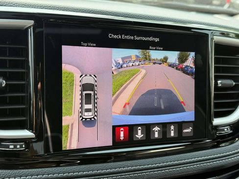 New 2027 Chrysler Pacifica Limited w/ Family Tech Group AWD/4WD image 31
