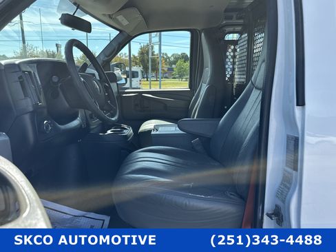 Used 2015 Chevrolet Express 2500 image 10