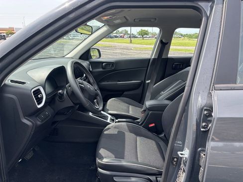 Used 2025 Hyundai Venue Limited FWD image 10