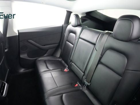 Used 2021 Tesla Model Y Long Range image 24