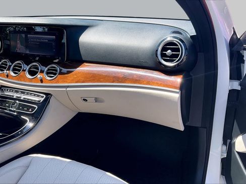 Used 2018 Mercedes-Benz E 300 4MATIC image 18