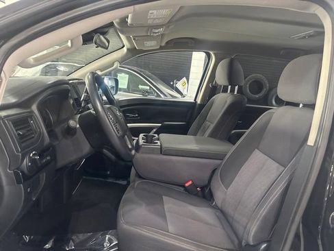 Used 2022 Nissan Titan SV AWD/4WD image 14