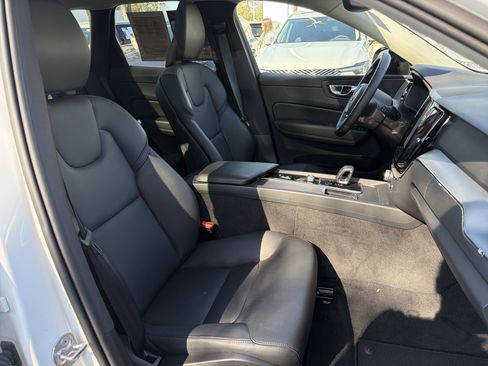 Certified 2025 Volvo XC60 B5 Core image 35