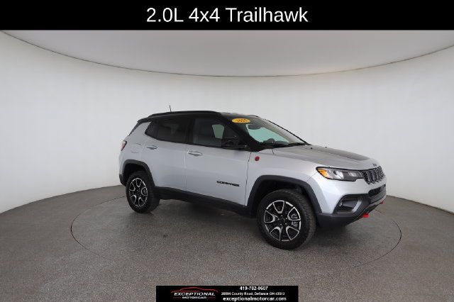 Used 2025 Jeep Compass Trailhawk AWD/4WD image 27