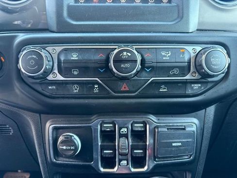 Used 2021 Jeep Wrangler Unlimited Sahara AWD/4WD image 14