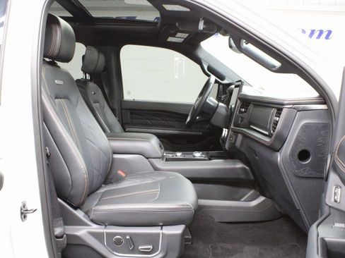 Used 2024 Ford Expedition Platinum image 35