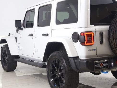 Used 2023 Jeep Wrangler Unlimited Sahara w/ Cold Weather Group AWD/4WD image 25