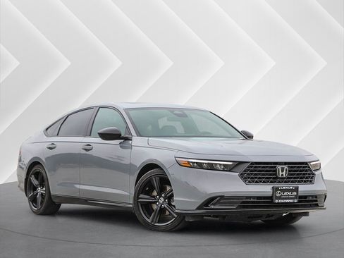 Used 2025 Honda Accord Sport image 1