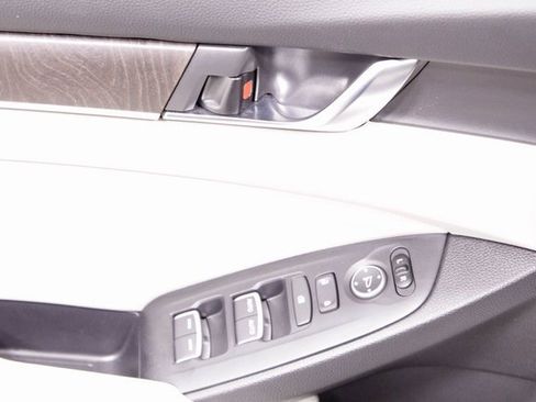 Used 2018 Honda Accord EX image 20