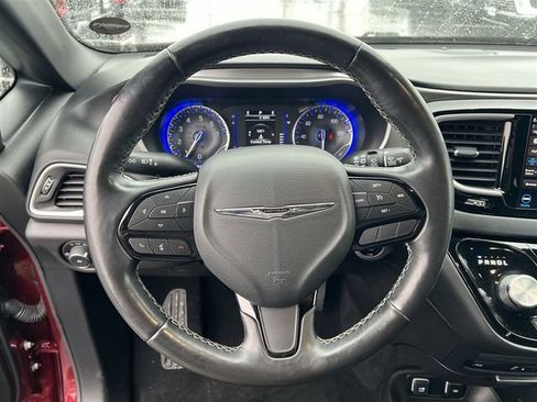 Used 2020 Chrysler Pacifica Touring-L image 13