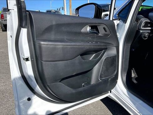 New 2026 Chrysler Pacifica Select image 13