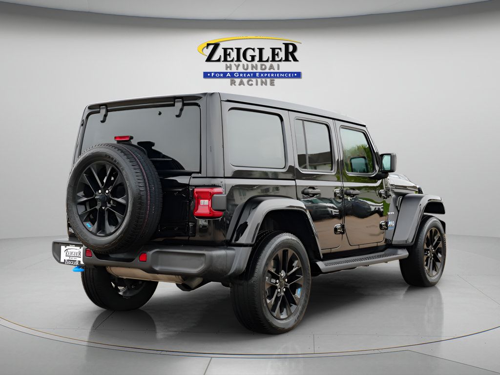 Used 2023 Jeep Wrangler Unlimited Sahara w/ Cold Weather Group AWD/4WD image 7