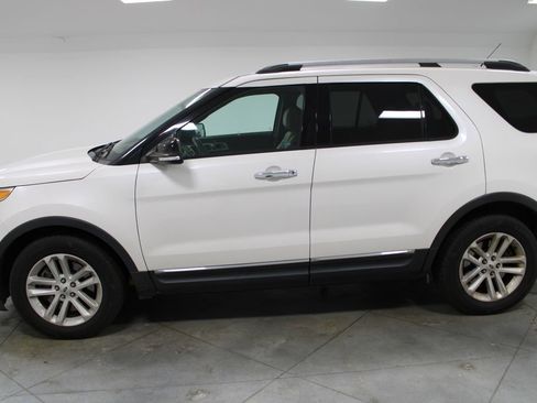 Used 2015 Ford Explorer XLT w/ Equipment Group 202A image 6