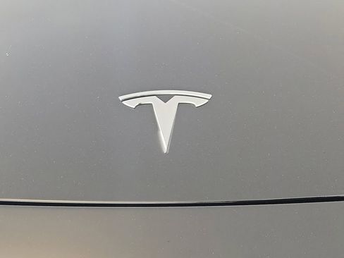 Used 2024 Tesla Model Y Long Range RWD image 8