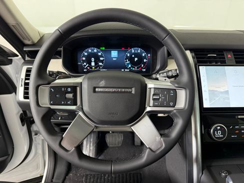 New 2026 Land Rover Discovery S AWD/4WD image 16