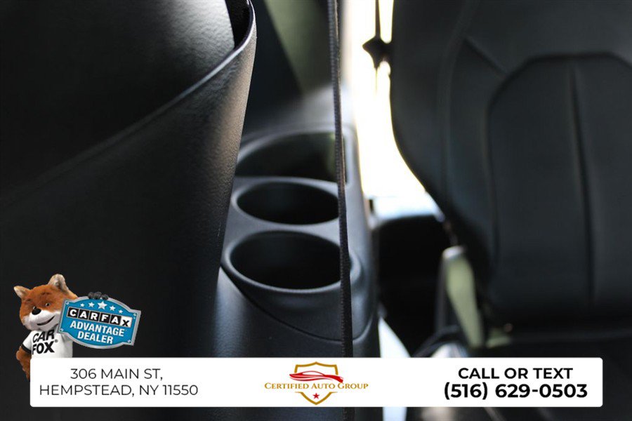 Used 2025 Chrysler Pacifica Select FWD image 30