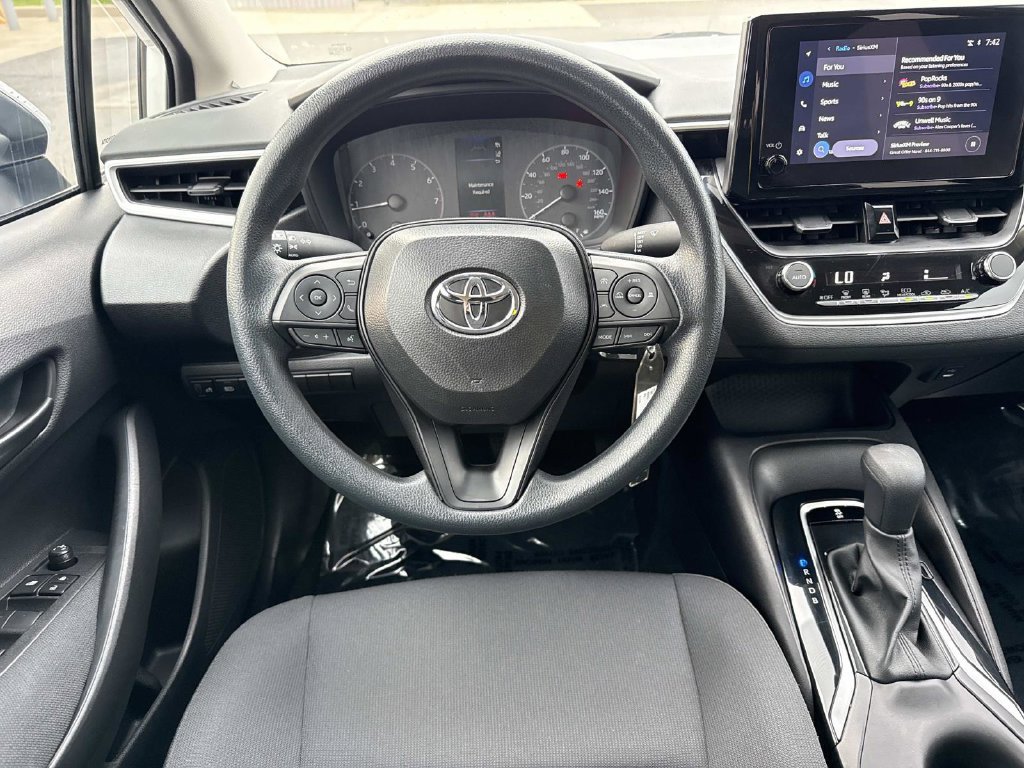 Used 2025 Toyota Corolla LE FWD image 12