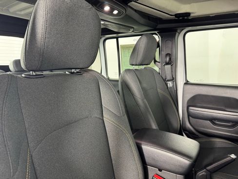Used 2024 Jeep Gladiator Sport AWD/4WD image 35