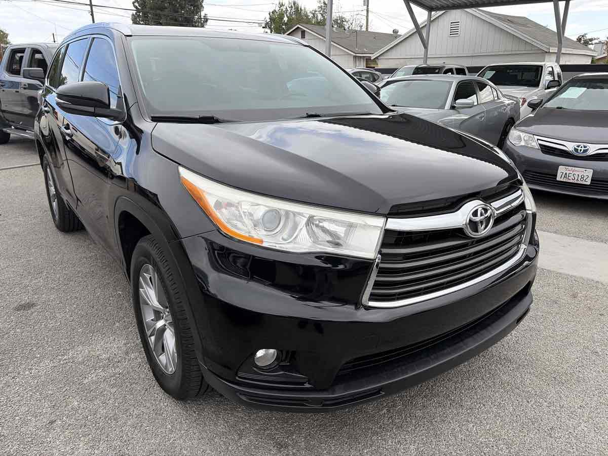 Used 2014 Toyota Highlander XLE FWD image 7