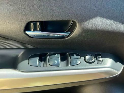 Used 2018 Nissan Kicks SV w/ Exterior Package FWD image 18