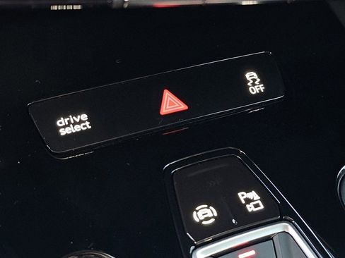 Used 2023 Audi Q4 e-tron Premium Plus image 10